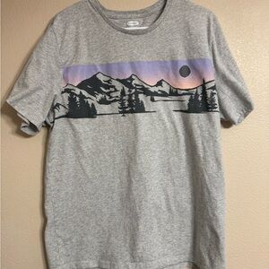 Old Navy Gray Mountain Graphic Tee